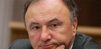 Csáky: a menekültekkel való üzletelés hátterében titkosszolgálatok állhatnak