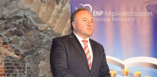 Bűn, hogy a legfelsőbb európai vezetők nem foglalkoznak a menekültüggyel Csáky Pál