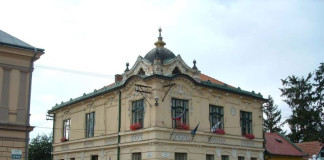 Megalázó döntés Szepsiben: Megszűnt a nyelvhasználati rendelet