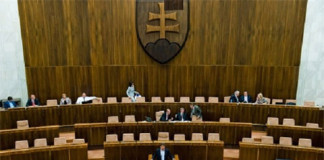 Lógósok a parlamentben: hallgatnak, nincsenek ötleteik és nem járnak munkába