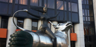 Európa mélyrepülése