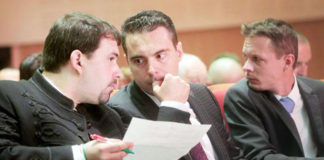 Szakadás a Jobbikban?