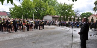 Dunaszerdahely: Ballagás a Vámbéry Ármin Gimnáziumban