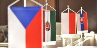 Právo: Csehországnak ki kellene lépnie a Visegrádi Együttműködésből