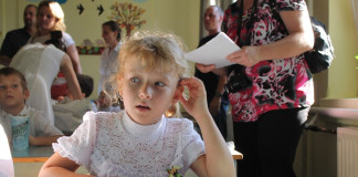 Becsengetésre várva