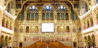 Az Országgyűlés előtt az idegen népesség Magyarországra való telepítésének tiltása