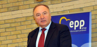 Csáky: Tisztánlátást és önbecsülést az új évben!