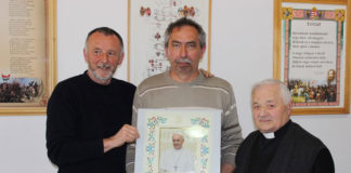 Pápai áldás a királyfiakarcsai Magyarok Nagyasszonya szoborra