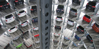 Százezer új munkásra lesz szüksége az autóiparnak Közép-Európában