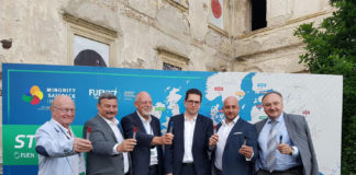 Aláírásgyűjtés a nemzeti közösségekért