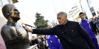 Szobrot kapott az újpesti csodacsatár, Bene Ferenc