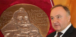 Csáky Pál kapta az idei Bethlen Gábor-díjat