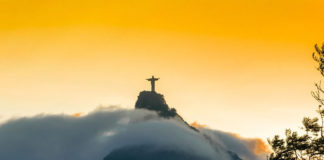 Egy óriás vajúdása