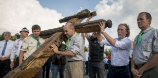 Áll a Palóc Határkereszt