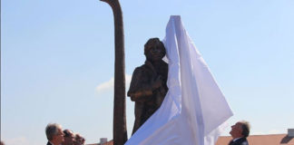 Felavatták Egressy Béni szobrát Komáromban