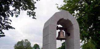 Hazát hív a harangszó / Ünnep vagy gyásznap?