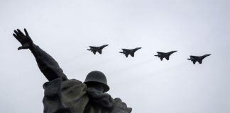 Adj, király, katonát!