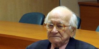 Trianon hosszúra nyúlt árnyékának sötétsége ellenében