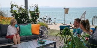 Nyár 21 – Kovács Kati a révfülöpi mólónál