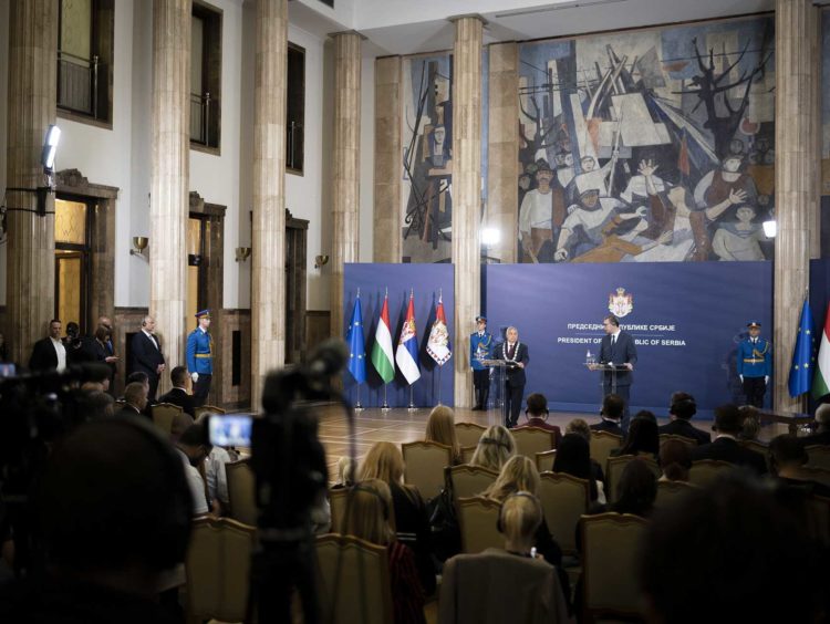 Orbán Viktor Belgrádban: Észszerű alapokra kell helyezni az uniós szankciós politikát